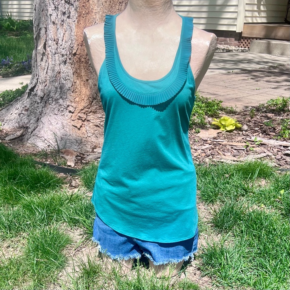 •GAP XS Ruffled Racerback Tank! NEW! - Picture 3 of 14